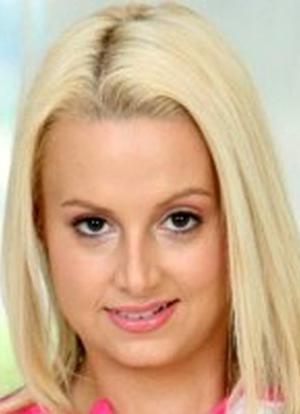 Nikki Hillton